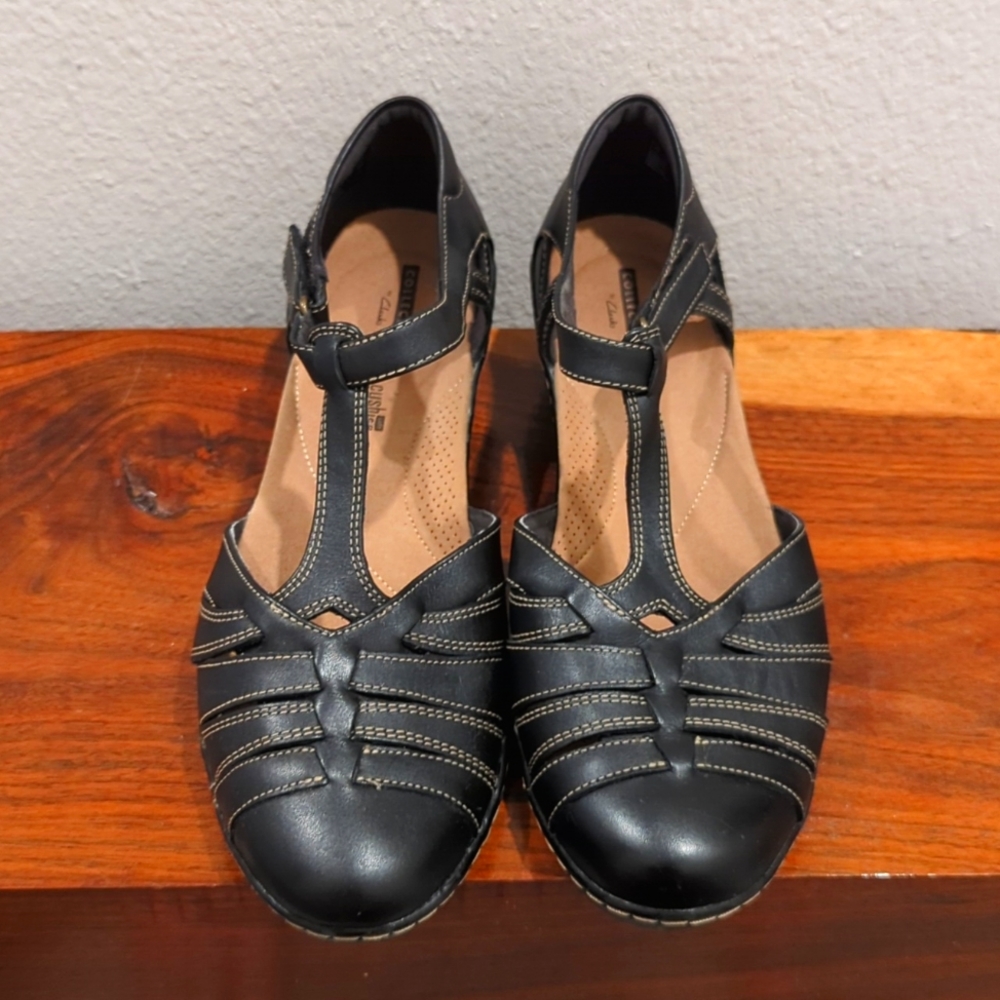 Clark's collection Wendy Alto T strap black leather fisherman sandal size 11.
